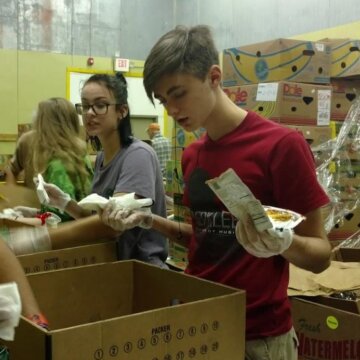 Fall 2016 Community Service Day at the Feeding America Food Bank Fall 2016 Community Service Day at the Feeding America Food Bank