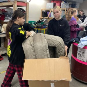 CS - Rescue Mission - 34 Students Volunteering at the Rescue Mission